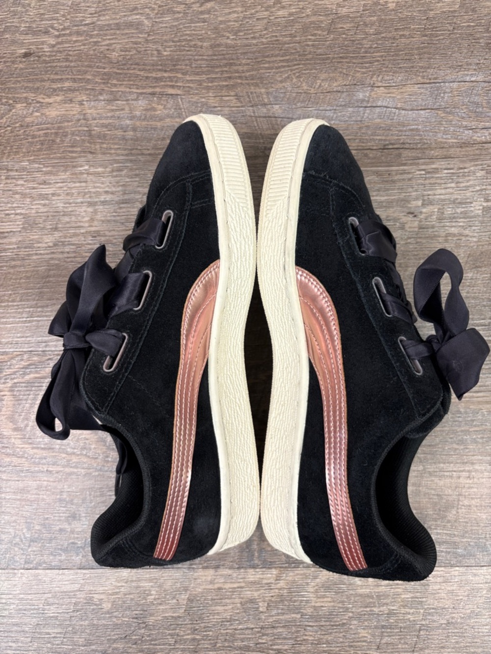 Puma Suede Heart Sneakers Black Rose Gold Satin Ribbon Laces Size 7 - Picture 4 of 8